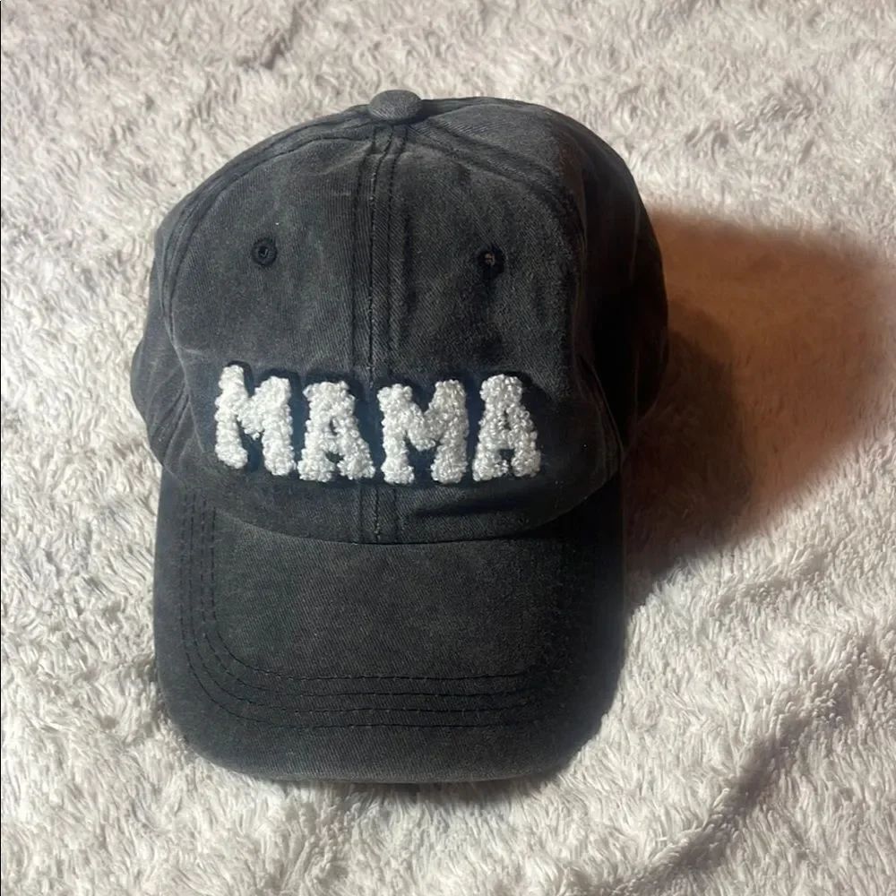 Black 'MAMA' Embroidered Cap
